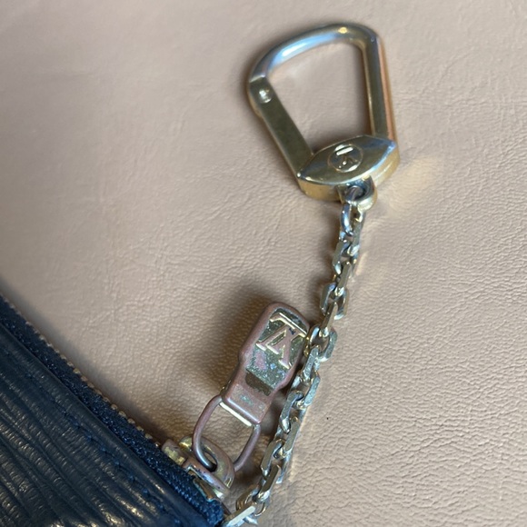 Louis Vuitton Zip Card Key Case, Black Epi Leather, Preowned , CA0063 - Picture 5 of 15